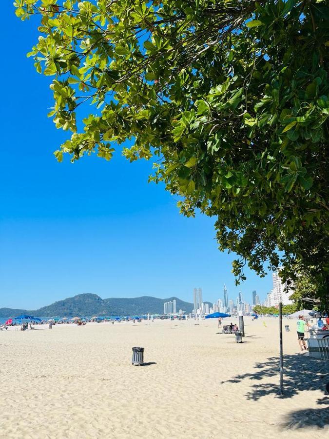 Ferienwohnung Avenida Atlantica, Beira Mar, Pe Na Areia Balneário Camboriú Exterior foto