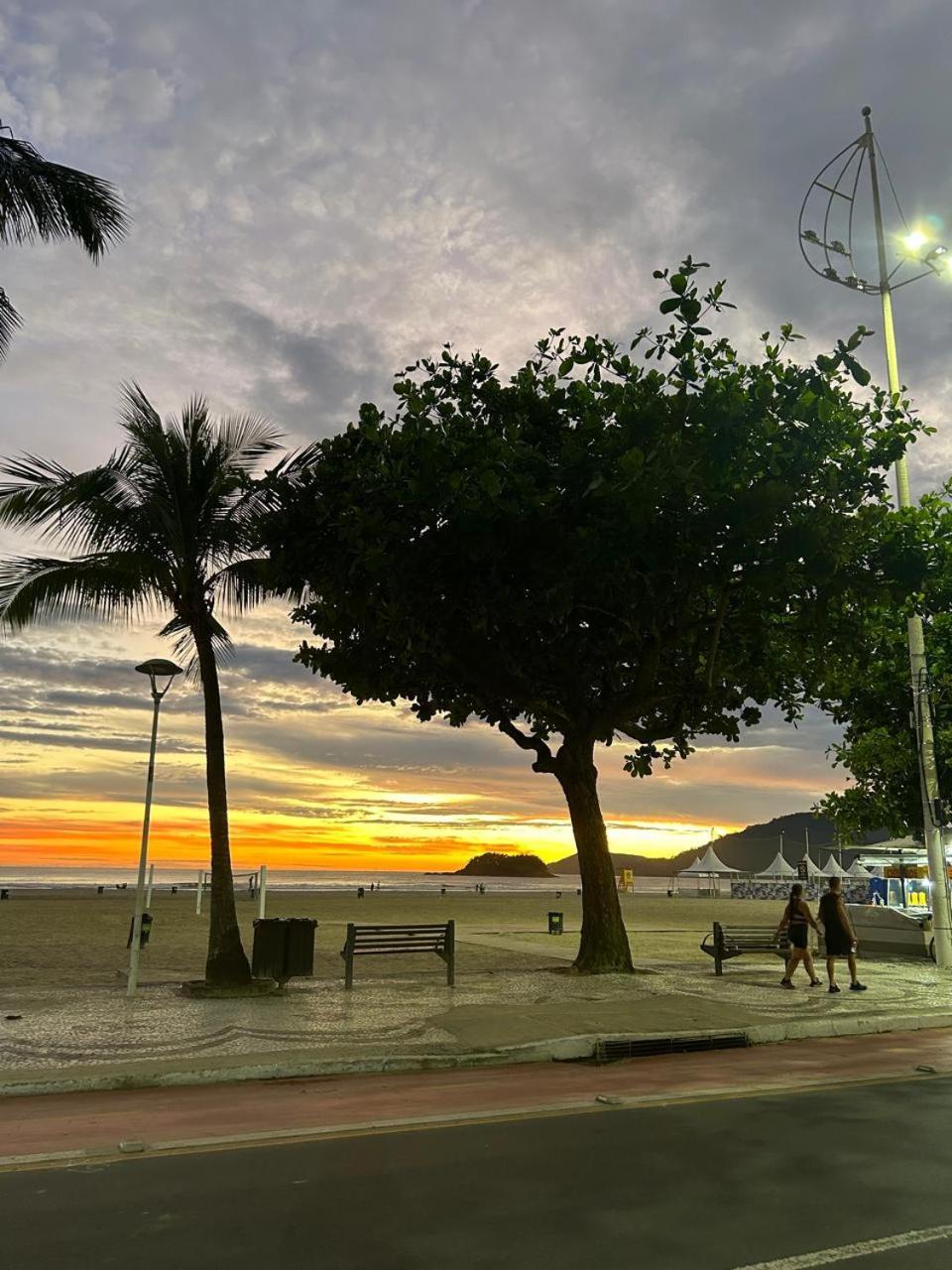 Ferienwohnung Avenida Atlantica, Beira Mar, Pe Na Areia Balneário Camboriú Exterior foto