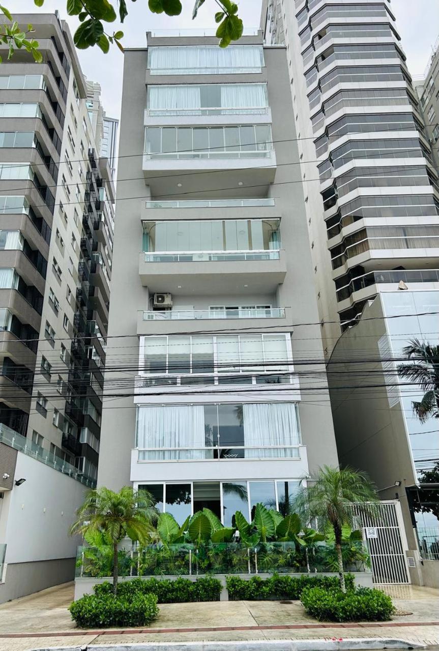 Ferienwohnung Avenida Atlantica, Beira Mar, Pe Na Areia Balneário Camboriú Exterior foto